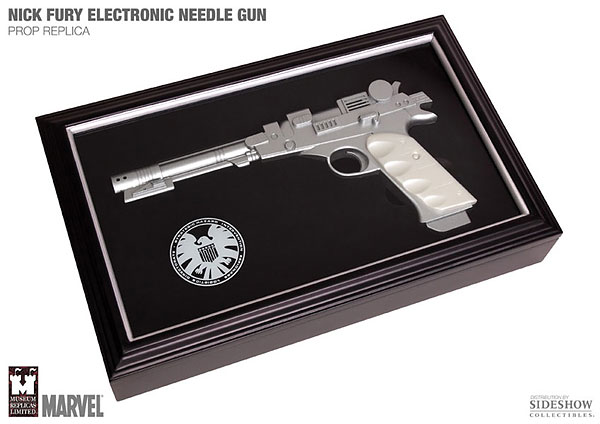【クリックで詳細表示】アイアンマン エレクトロニック・ニードル・ガン(ニック・フューリー) レプリカ 単品[ミュージアムレプリカ]《在庫切れ》Marvel - Prop Replica： Nick Fury Electronic Needle Gun