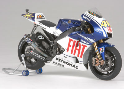 【クリックで詳細表示】プラモデル オートバイシリーズ No.117 1/12 ヤマハ YZR-M1 ’09 フィアット ヤマハチーム[タミヤ]《在庫切れ》