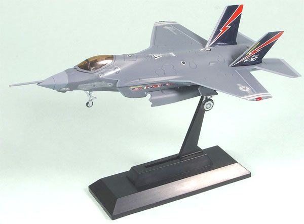 【クリックで詳細表示】塗装済プラモデル スカイウェーブシリーズ 1/144 F-35A ライトニングII プロトタイプ AF-01[ピットロード]《在庫切れ》