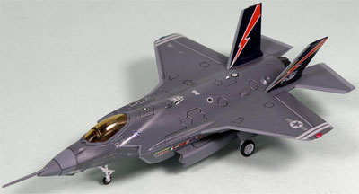 【クリックで詳細表示】塗装済完成品 スカイウェーブシリーズ 1/144 F-35A ライトニングII プロトタイプ AF-01[ピットロード]《在庫切れ》