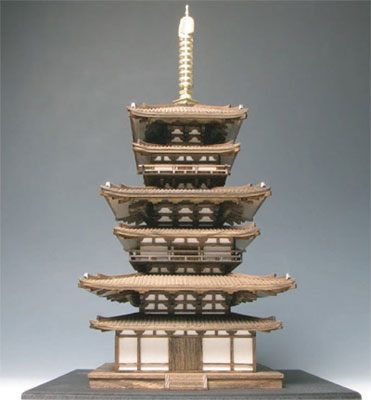 【クリックで詳細表示】木製建築模型 1/100 薬師寺 東塔(再販)[小林工芸]《在庫切れ》