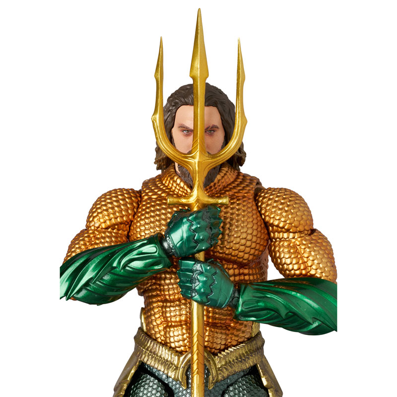 MAFEX No.267 MAFEX AQUAMAN (GOLD & GREEN SUIT) 