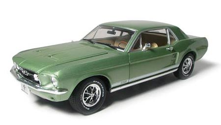 1/18 ダイキャストモデル 1967 フォード マスタング ライムゴールド