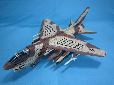 ダイキャストモデル完成品 1/72 A-7E VA-72 BLUEHAWKS AC400 1991 DS