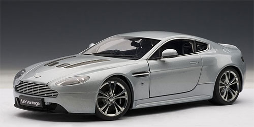 1/18 オートアート アストンマーチン V12 ヴァンテージ シルバー ダイキャスト・モデルカー 1/18 アストンマーチン V12 ヴァンテージ