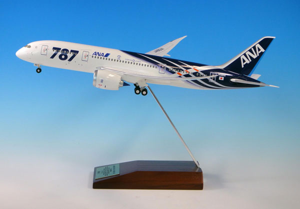 品質極上 1/200 ANA B787-8 特別塗装機 飛行姿勢 #JA801A - 模型