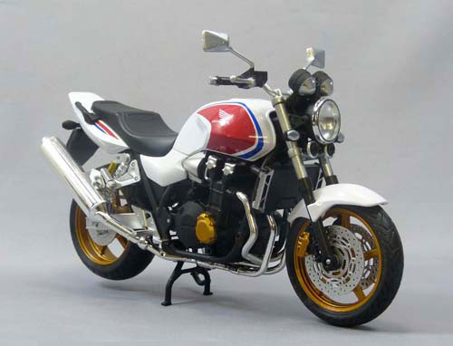 1/12 完成品バイク ホンダ CB1300 SUPER FOUR(ホワイト/レッド)（再販