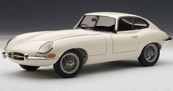 シグネチャーシリーズ 1/18 クリーム ジャガー Eタイプ クーペ
