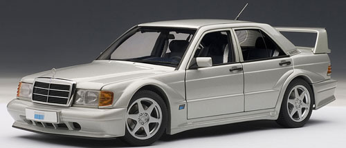 ダイキャスト・モデルカー 1/18 シルバー メルセデスベンツ 190E 2.5