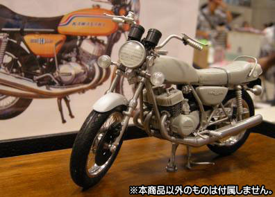 GUMKAミニチュア 複合素材バイク 1/12 カワサキ 750SS マッハIV 1972