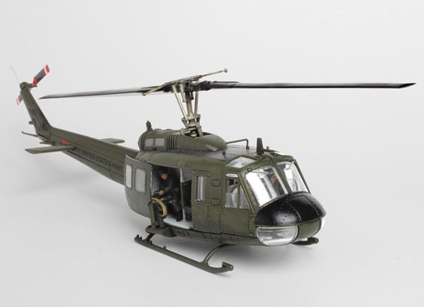 1/48 UH-1D ヒューイ アメリカ軍 ヴェトナム 1968[ユニマックス]《在庫