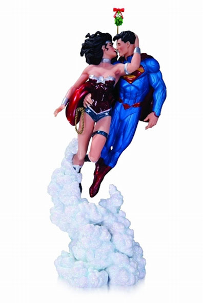 スーパーマン＆ワンダーウーマン“ザ・キス”ミニスタチュー by