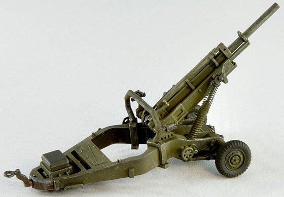 1/72 M102 105mm ホイッツアー榴弾砲 (フィギュア5体入) プラモデル