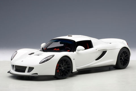 1/18 ヘネシーヴェノムGT Amazon | AUTOart 1/18 ヘネシー ヴェノム GT スパイダー