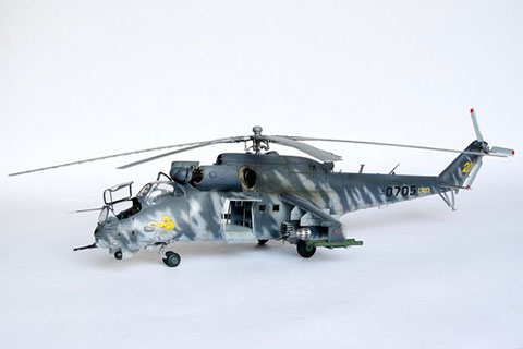 1/35 ミル Mi-24V ハインドE 攻撃ヘリコプター プラモデル（再販 