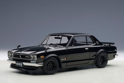 オートアート  1/18 GT-R KPGC10 ブラック チューンドバージョン Amazon | AUTOart 1/18 日産 スカイライン GT-R (KPGC10