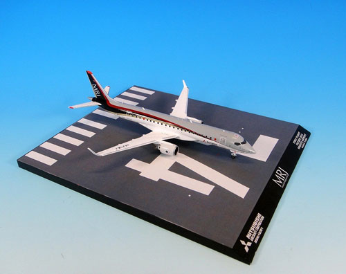MRJ90 JA21MJ 飛行試験機初号機 名古屋空港 TakeOff ベース付 1/200 MRJ90 飛行試験機初号機 JA21MJ 名古屋空港 Takeoffベース