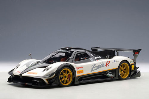 シグネチャーシリーズ 1/18 パガーニ ゾンダ レボリューション