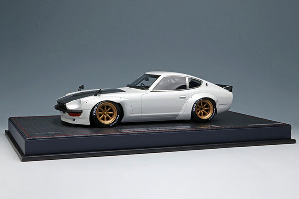 1/18 PANDEM 240Z ホワイト カーボンボンネット ブラックダックテール