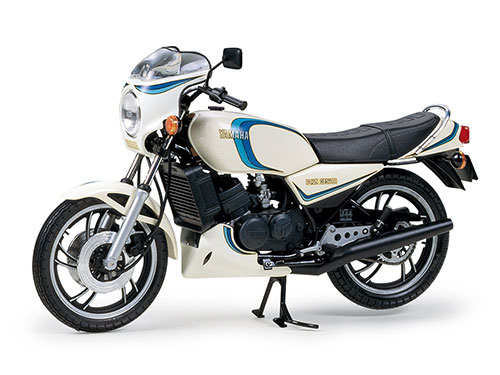 峠のナナハンキラー！1/12 YAMAHA RZ350(4UO)プラモデル完成品 峠のナナハンキラー ハセガワ1/12 YAMAHA-RZ350(4UO)プラモデル