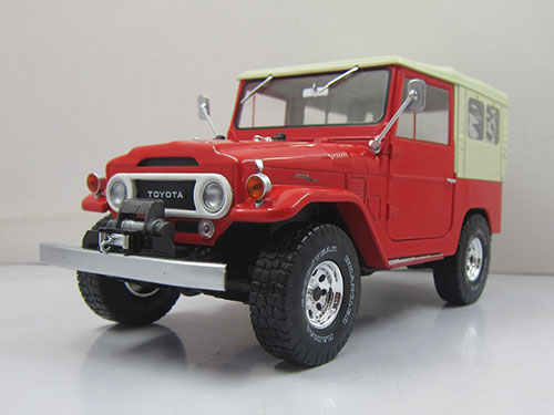 1/18 1967 Toyota Land Cruiser FJ40 with closed soft top red/beige