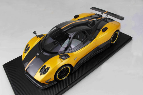 土日4,000円引き　限定300台PEAKO 1/18 パガーニゾンダ　チンクエ 1/18 パガーニ ゾンダ チンクエ 白 黒 Motormax Pagani Zonda cinque