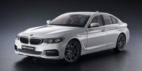 KYOSHOオリジナル 1/18 BMW 5シリーズ (G30) ミネラルホワイト[京商]《在庫切れ》