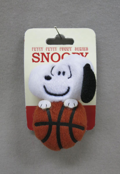 PEANUTS スヌーピー ぬいぐるみバッジ バスケ[セキグチ]《在庫切れ》