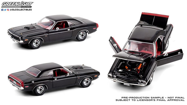 1/18 1970 Dodge Challenger R/T 440 6-Pack - Black with Red Interior and Deluxe Wheel Covers[グリーンライト]《在庫切れ》