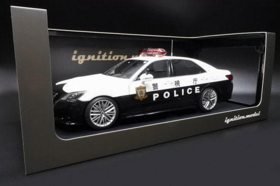 1/18 Toyota Crown (GRS214) 警視庁高速道路交通警察隊車両 17号