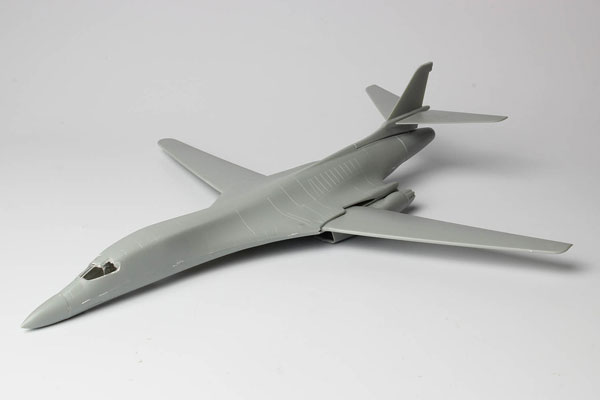 人気のクリスマスアイテムがいっぱい！ 1/144 アメリカ空軍 爆撃機 B-1B ランサー グアム・アンダーセン 航空機・ヘリコプター