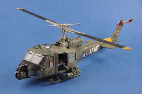 1/18 エアクラフトシリーズ UH-1 ヒューイB/C プラモデル