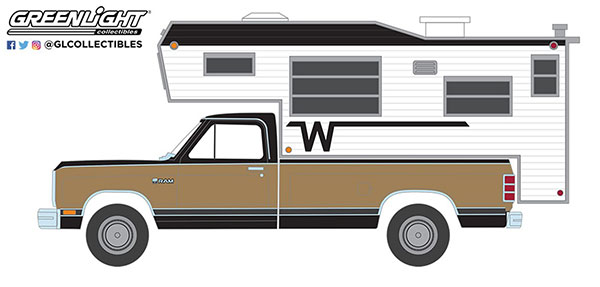 1/64 1990 Dodge Ram D-250 Royal SE with Winnebago Slide-In Camper - Black and Sand Metallic[グリーンライト]《在庫切れ》
