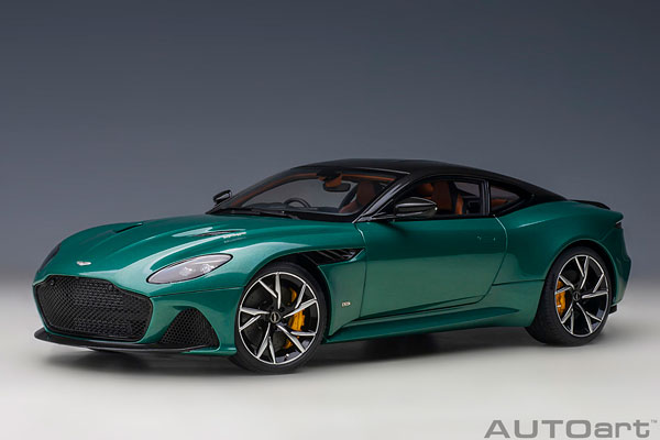 ミニカー　1/18 アストンマーチン DBS スーパーレッジェーラ(メタリック・グリーン×カーボンブラック・ルーフ) 「オートアート・コンポジットモデルシリーズ」 [70297] 1/18 アストンマーチン DBS スーパーレッジェーラ (メタリック