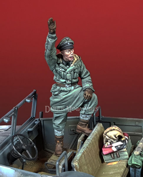 1/35 WWII ドイツ武装親衛隊 車内から合図を送るSS将校[ダリウス