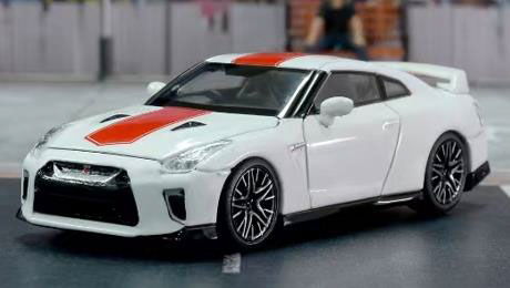 1/64 Nissan GT-R(R35) 50th Anniversary Brilliant White Pearl[MOTORHELIX ]《０８月仮予約》