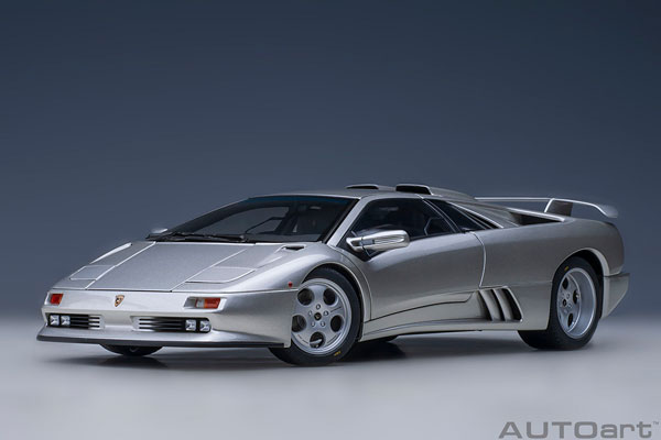 オートアート製 ランボルギーニ ディアブロVTロードスター 1/18 AUTOart 1/18 ランボルギーニ ディアブロ SV-R （IMPACT WHITE