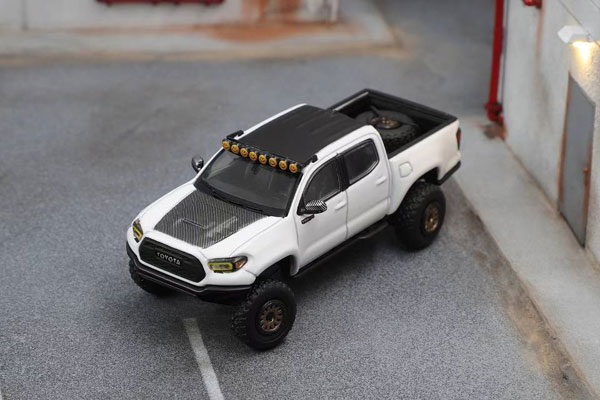 1/64 トヨタ TACOMA TRD Pro 2022- (LHD) - ホワイト[ゲイン
