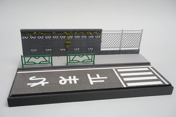1/64 通学路ジオラマ 横断歩道のある街角[収蔵家]