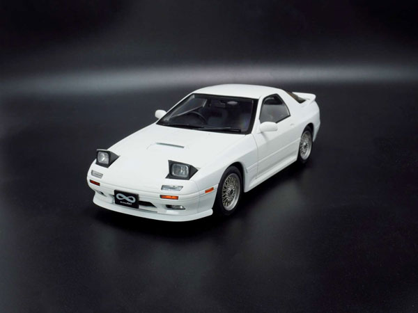 1/18 MAZDA SAVANNA RX-7 FC INFINI -RHD- ホワイト[WHELART