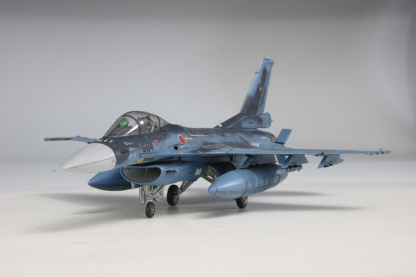 1/72 航空自衛隊 F-2A 戦闘機 (w/ パイロット) プラモデル 1/72 航空自衛隊 F-2A 戦闘機 (w/ パイロット) プラモデル