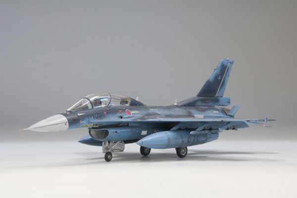 1/72 航空自衛隊 F-2B 戦闘機 (w/ パイロット) プラモデル