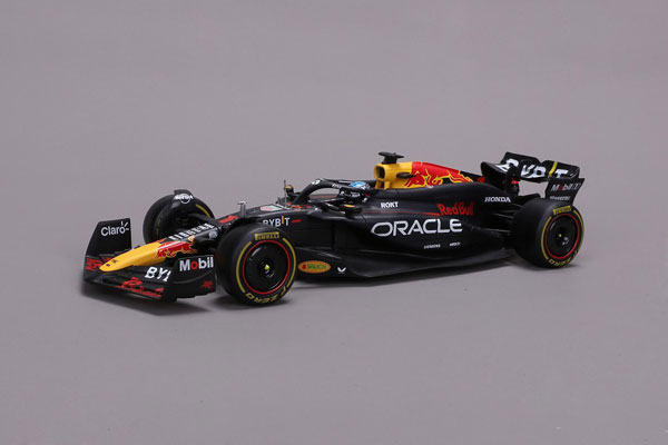 1/24 オラクル レッドブル レーシング RB20 2024 No，1 M.フェルスタッペン ドライバー付 クリアケース[ブラゴ]《発売済・在庫品》