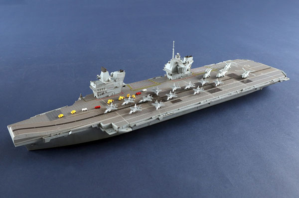 1/700 イギリス海軍 航空母艦 HMS クイーン・エリザベス プラモデル