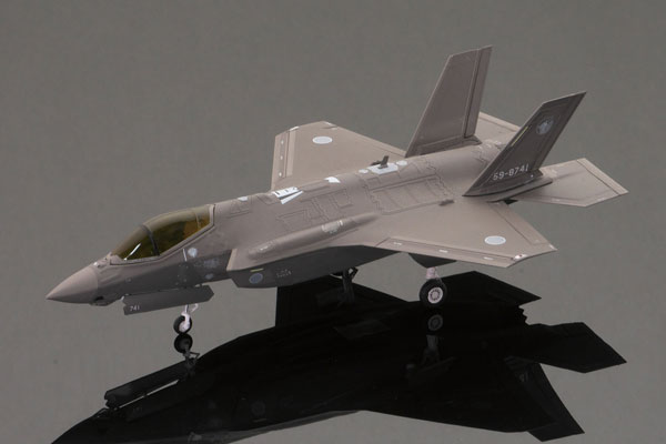 1/72 航空自衛隊 F-35A ライトニングII 第303飛行隊 プラモデル