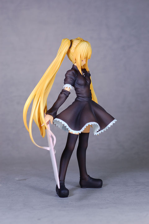 BLACK CAT イブ　フィギュア Amazon | ブラック・キャット イヴ (1/7スケールPVC塗装済み完成