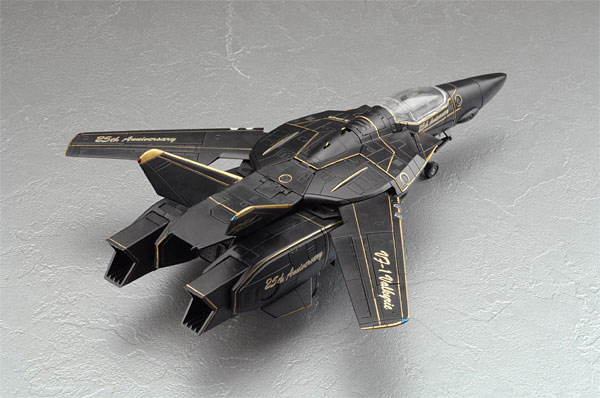 超時空要塞マクロス 1/48 完全変形版 VF-1S 25周年記念モデル HOB-FIG-6742_05.jpg