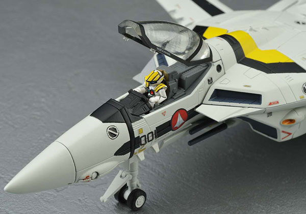 やまとマクロスシリーズ 1/60 完全変形 VF-1S ロイ・フォッカー機 TOY-RBT-0322_05.jpg