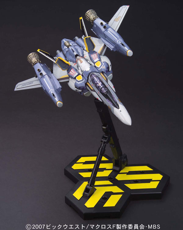 AOSHIMA - 1/72 スーパーメサイアバルキリー　オズマ機 Amazon.co.jp: 1/72 VF-25S メサイアバルキリー オズマ機