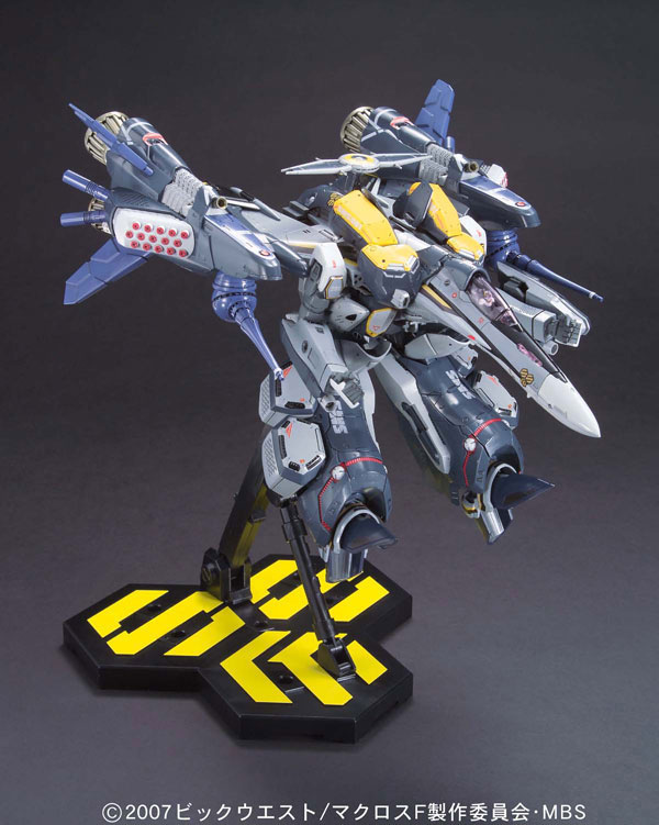 マクロスF(フロンティア) 1/72 VF-25S アーマードメサイアバルキリー オズマ機 プラモデル（再販）[バンダイ]《在庫切れ》